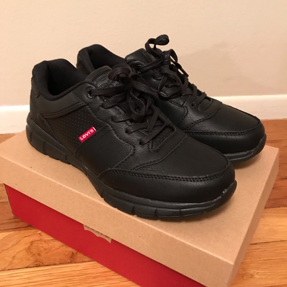 🦕Boys NWT Levi’s Shoes🦖
